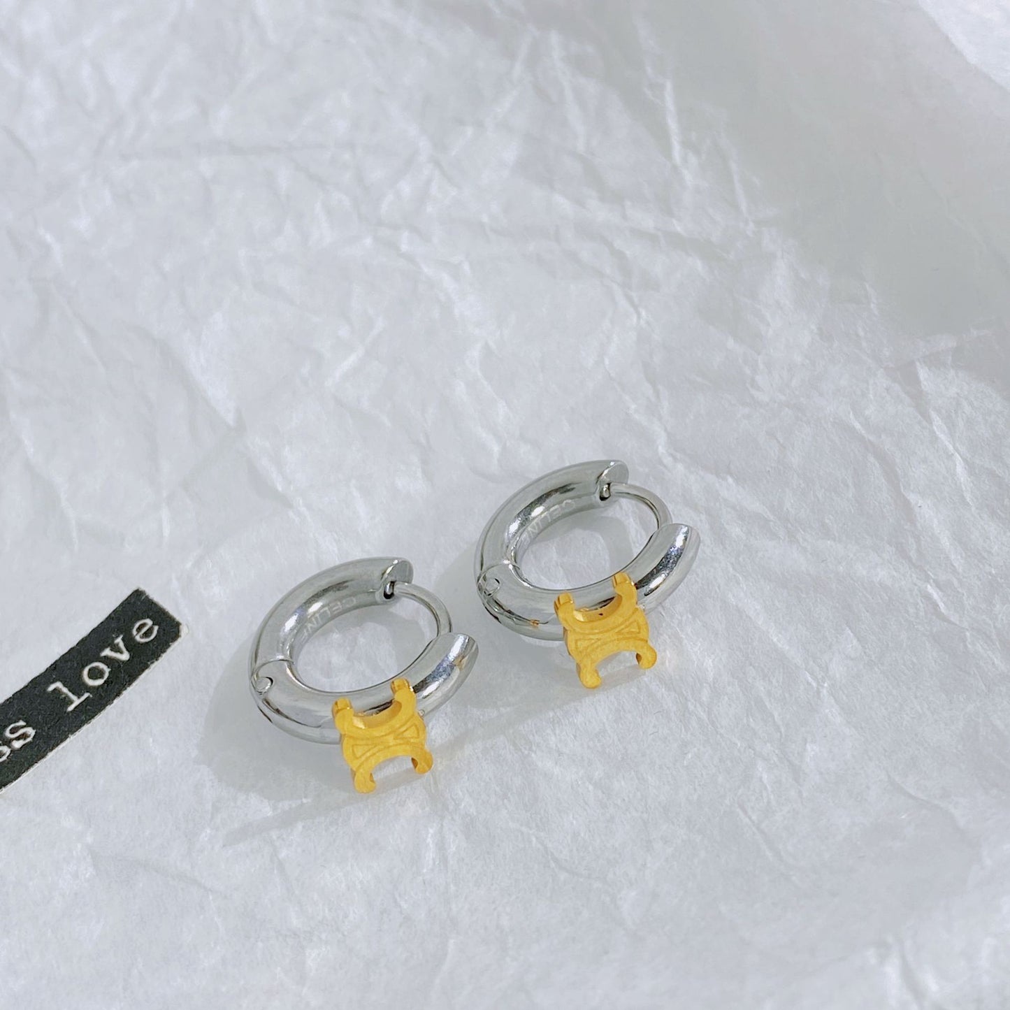 Arc Cold Wind Metal Touch Pigment Earrings