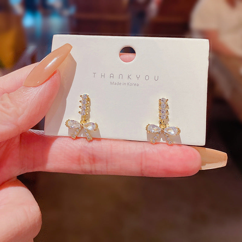 Boucles d'oreilles délicates de luxe légères de style nœud en zircon