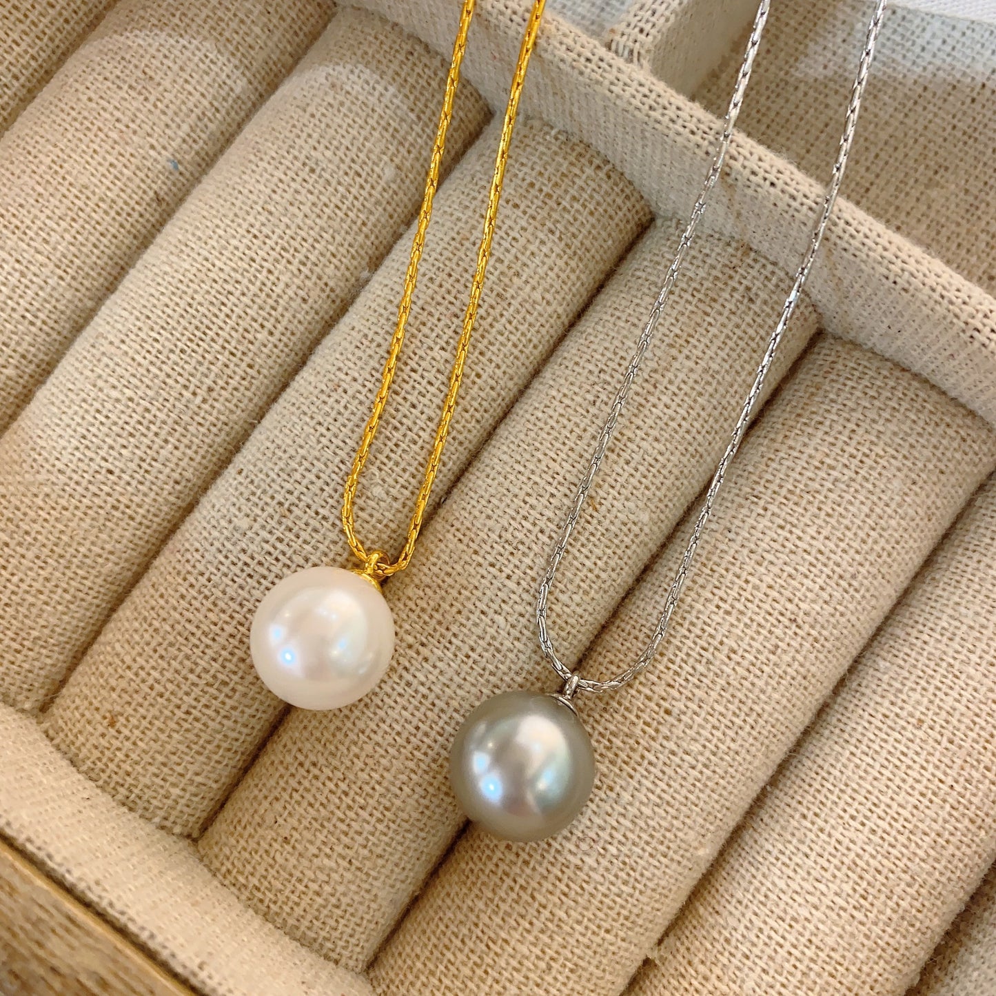 Colliers minimalistes avec pendentif en perles et chaîne plaquée or