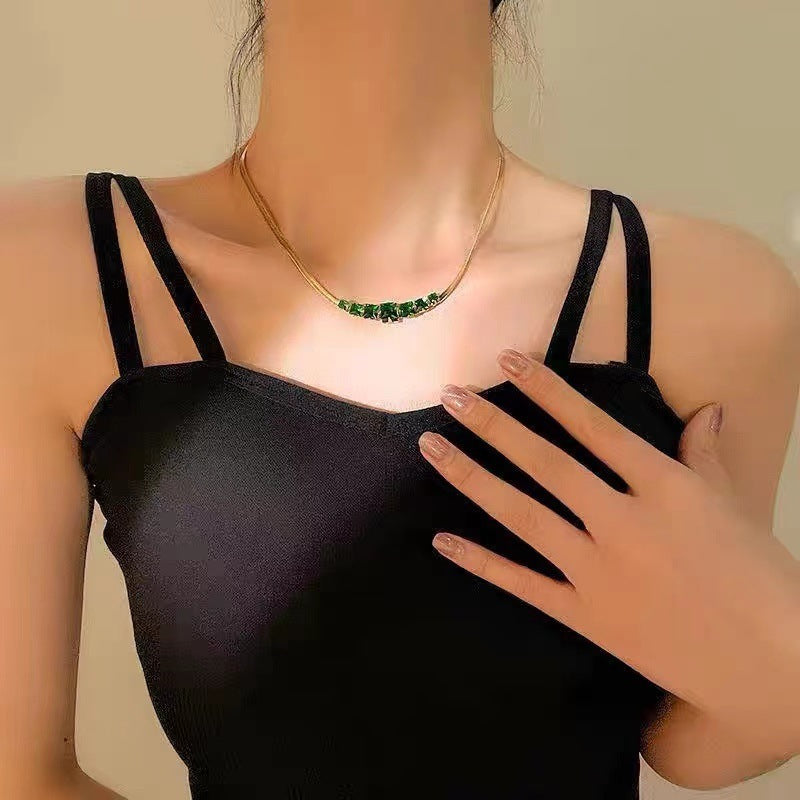 Women's Vintage Emerald Zircon Snake Bones Chain Fashionable Temperamental Necklaces