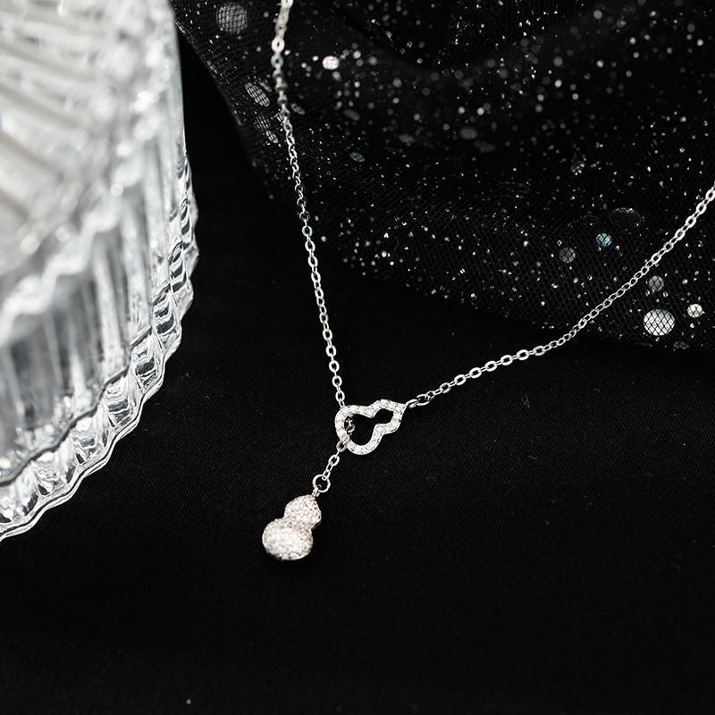 Colliers de niche féminins de style froid creux de gourde