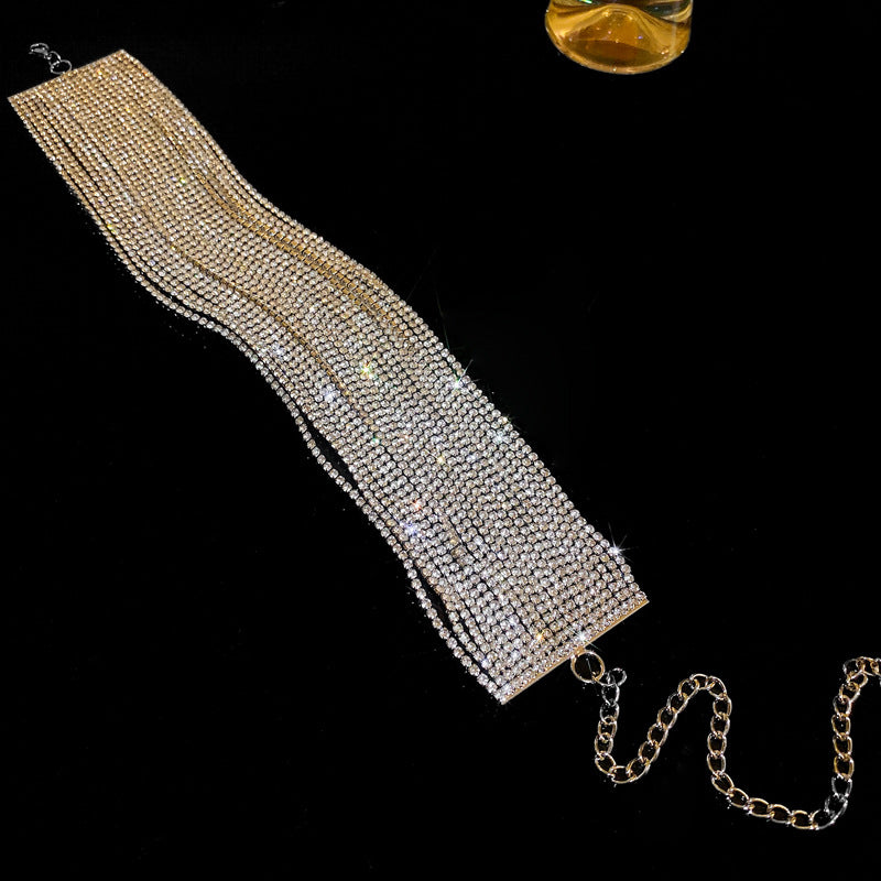 Modische Schlüsselbein-Halsketten mit Diamant-Nischen-Design für Damen