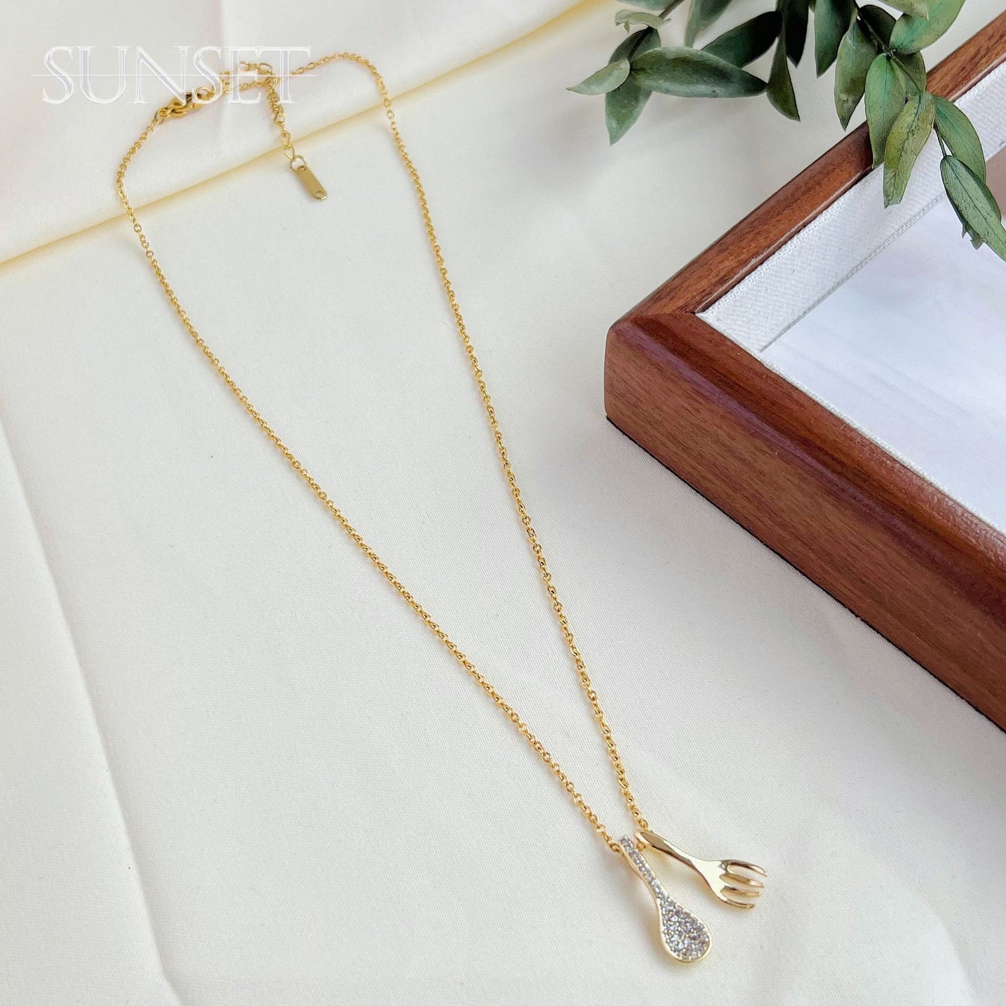 Women's Cool Style Creative Pendant For Minority Minimalist Design Necklaces