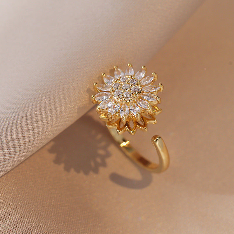 Women's Sunflower Diamond Good Luck Comes Rotatable High-grade Necklaces