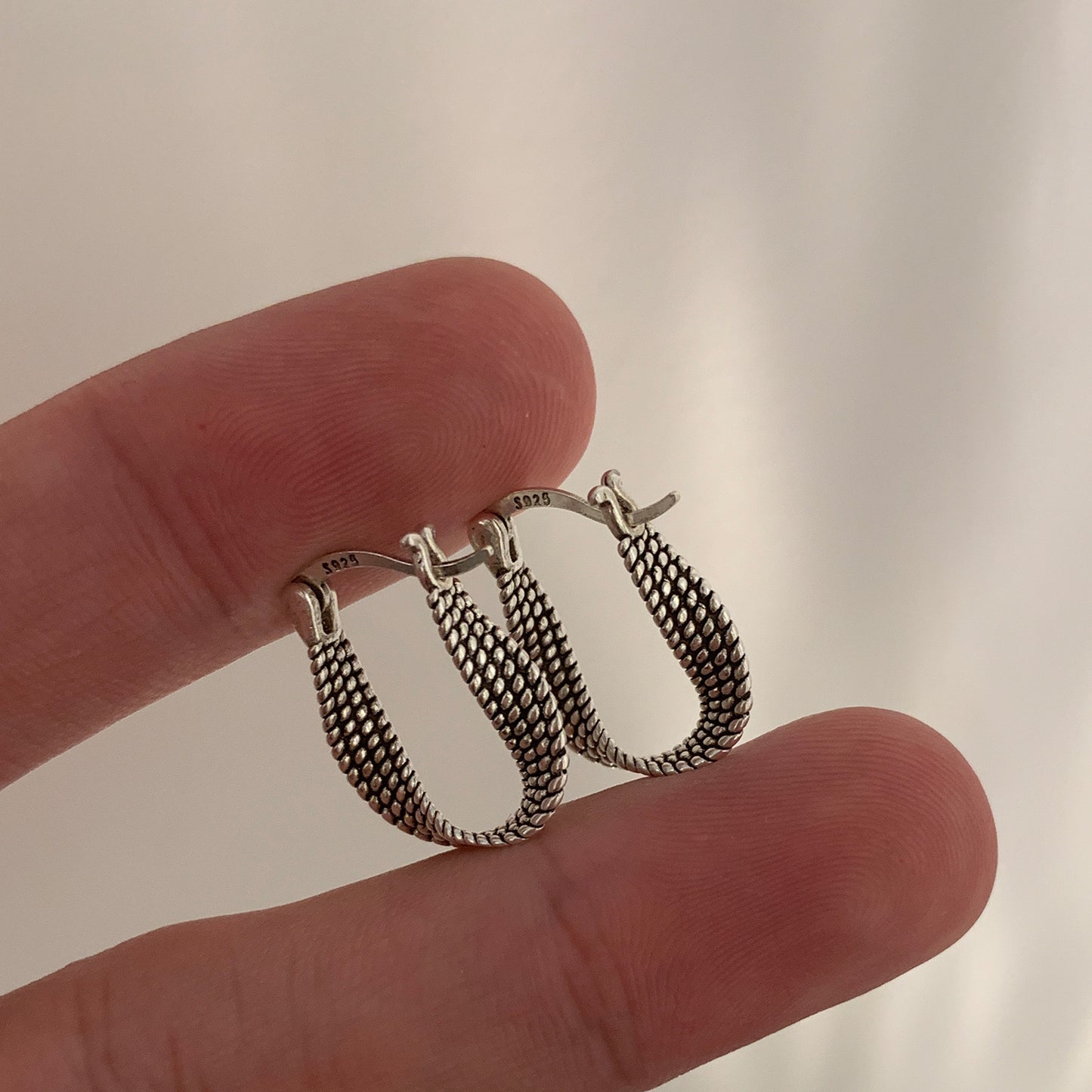 Retro Twist Female Special Interest Light Luxury High-grade Earrings