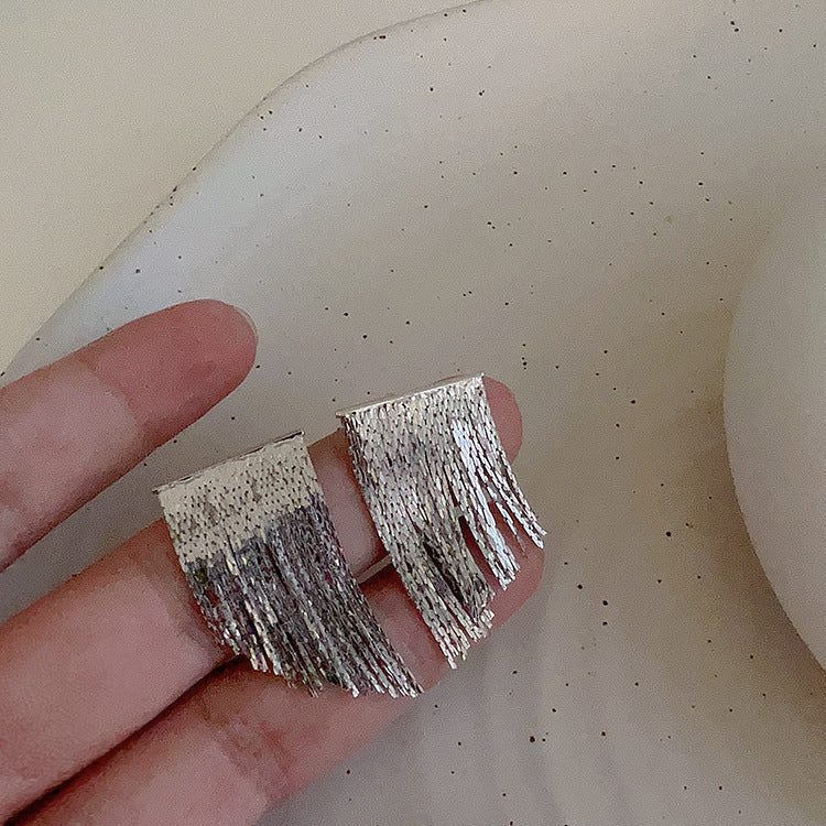 Übertriebene und personalisierte Metallkettenquaste für Damen für stilvolle, schlichte Ohrringe