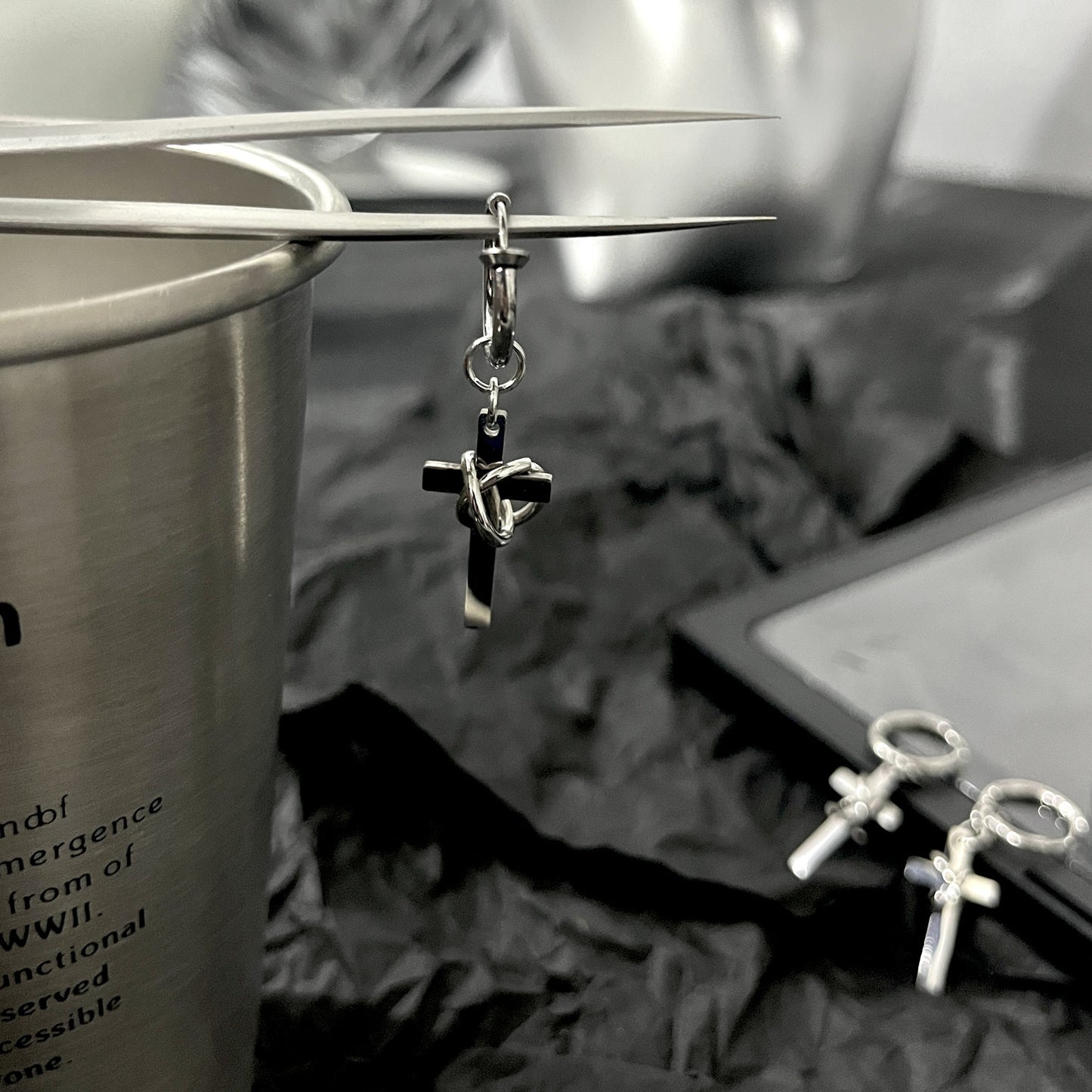 Women's & Men's Winding Cross Stainless Steel Niche Design High Ear Clip