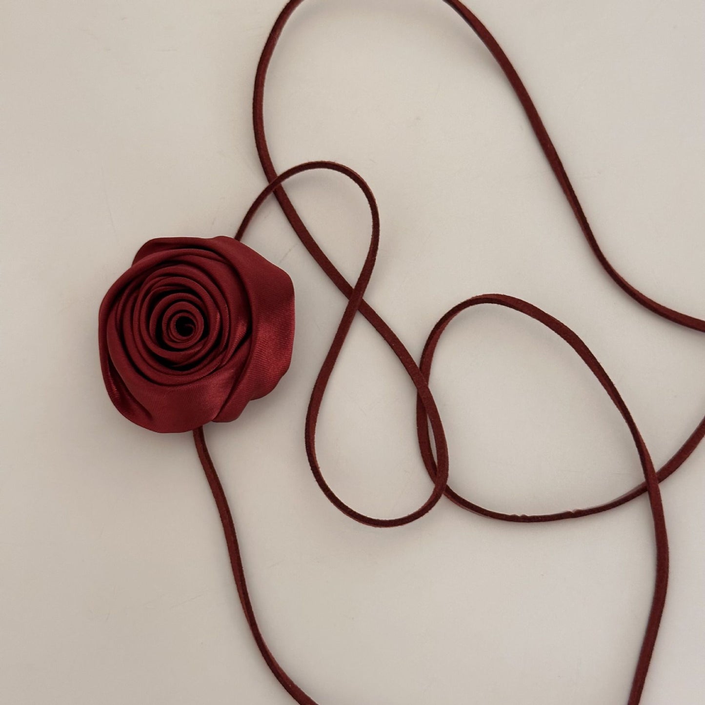 Colliers foncés à nœud de Style froid Rose rétro pour femmes