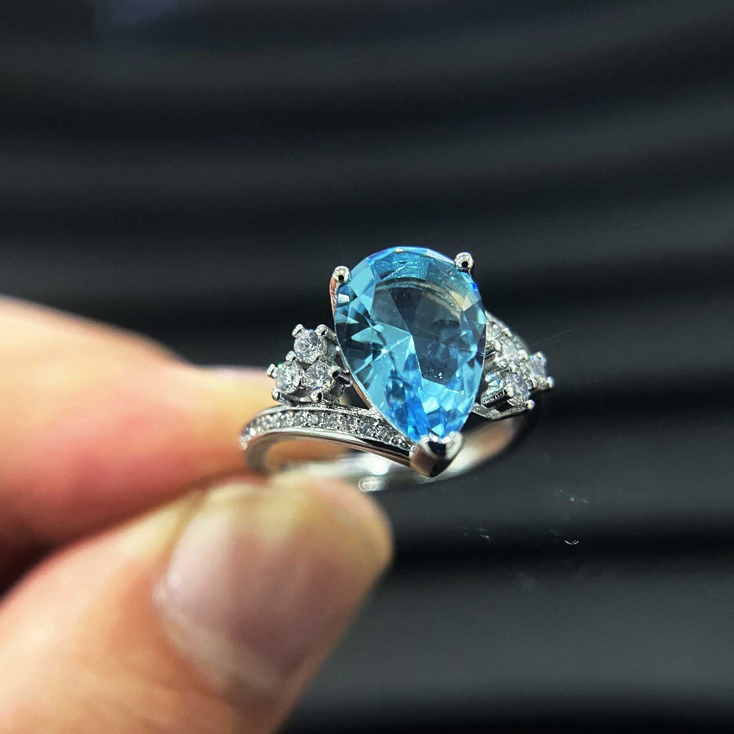 Carbon Diamond Drop-shaped Imitation Natural Topaz Colored Rings