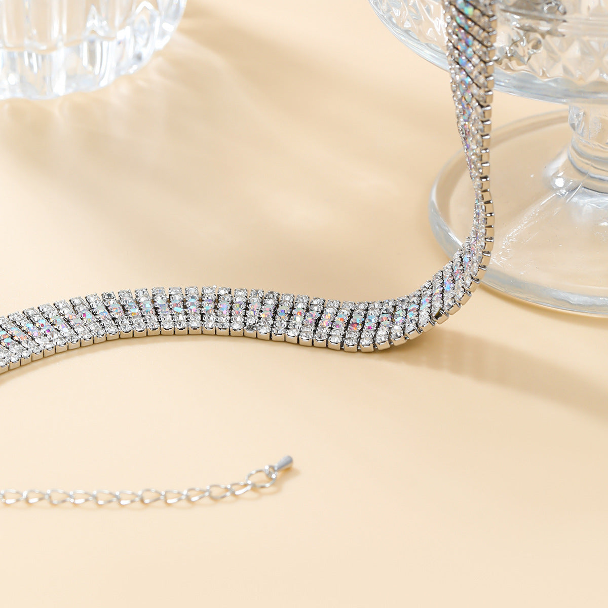 Colliers en alliage de mode exagéré de diamants pleins de vent pour femmes