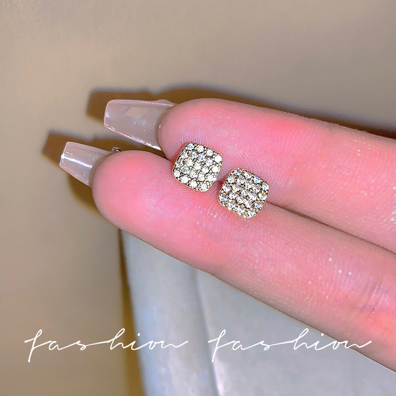 Women's Small Exquisite Before Sleep Trendy High-grade Light Earrings