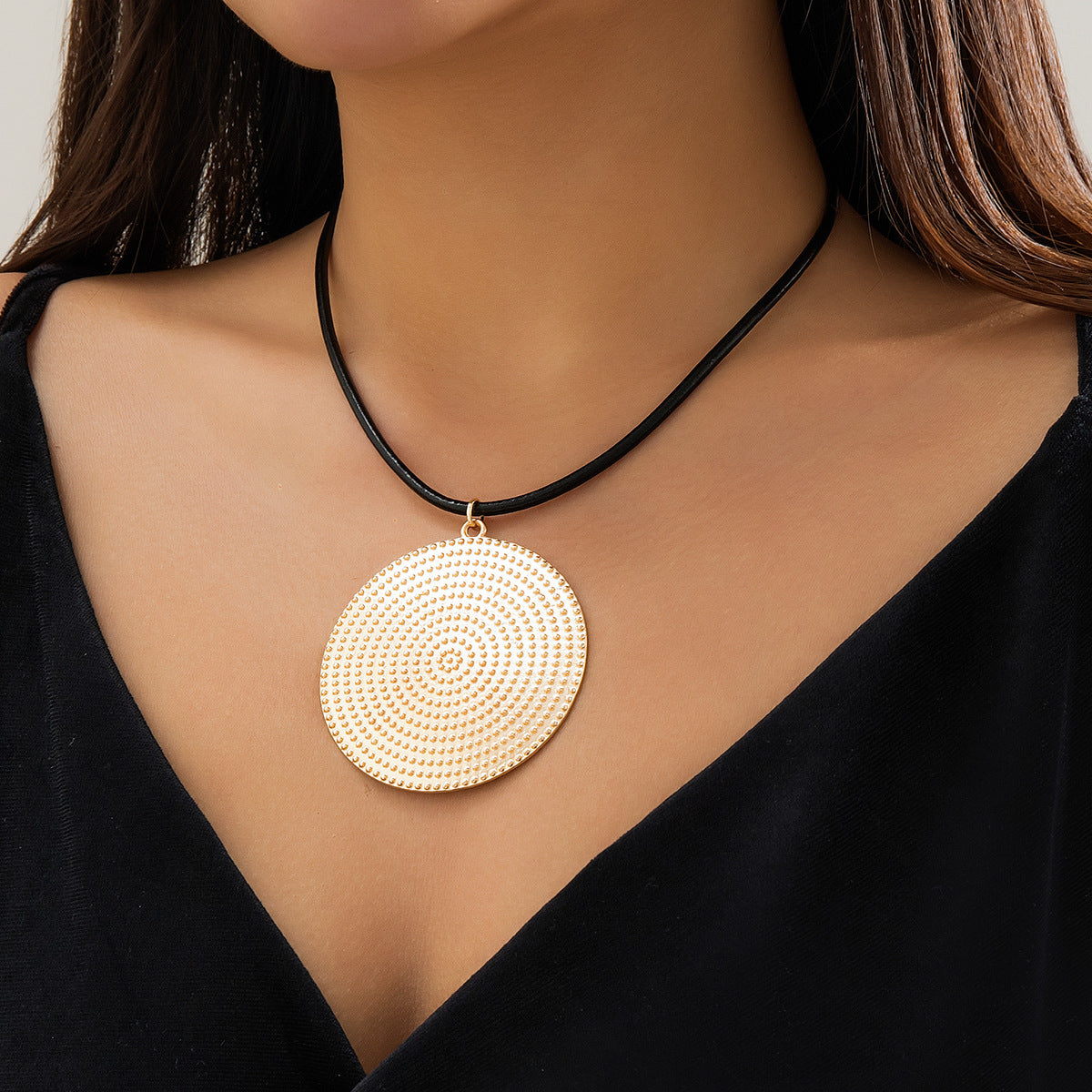 Exaggerated Diameter Big Round Slice Pendant Cold Necklaces