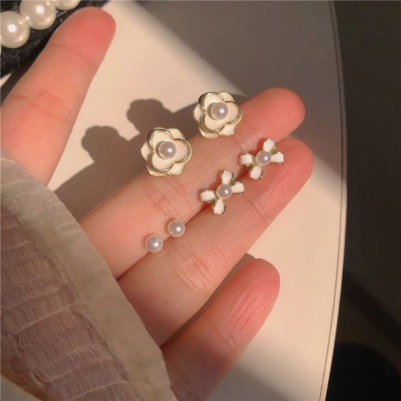Camellia Suit Ear Super Fairy Weiße Ohrringe