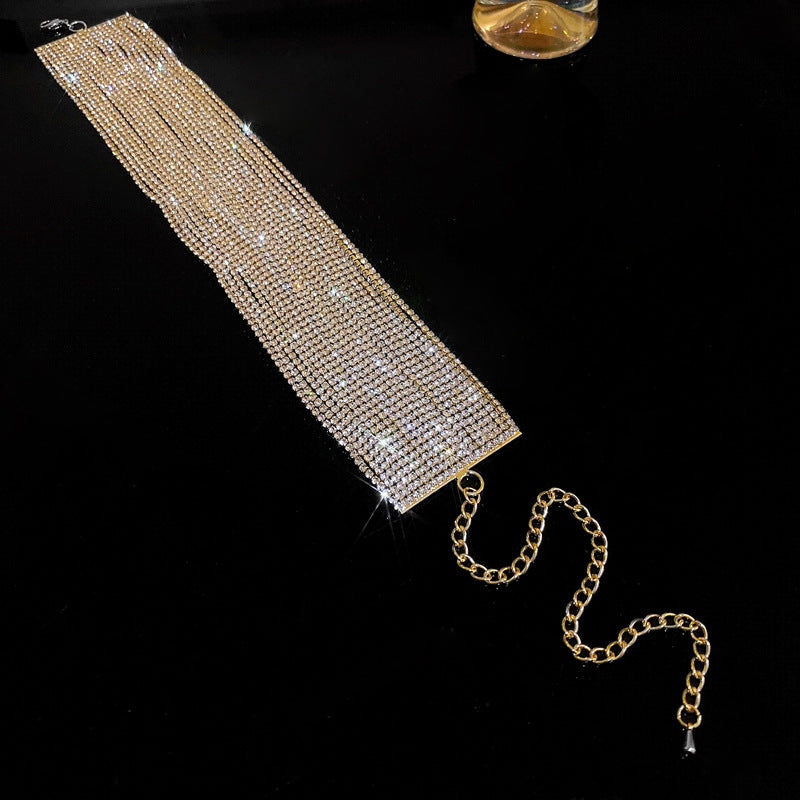 Modische Schlüsselbein-Halsketten mit Diamant-Nischen-Design für Damen