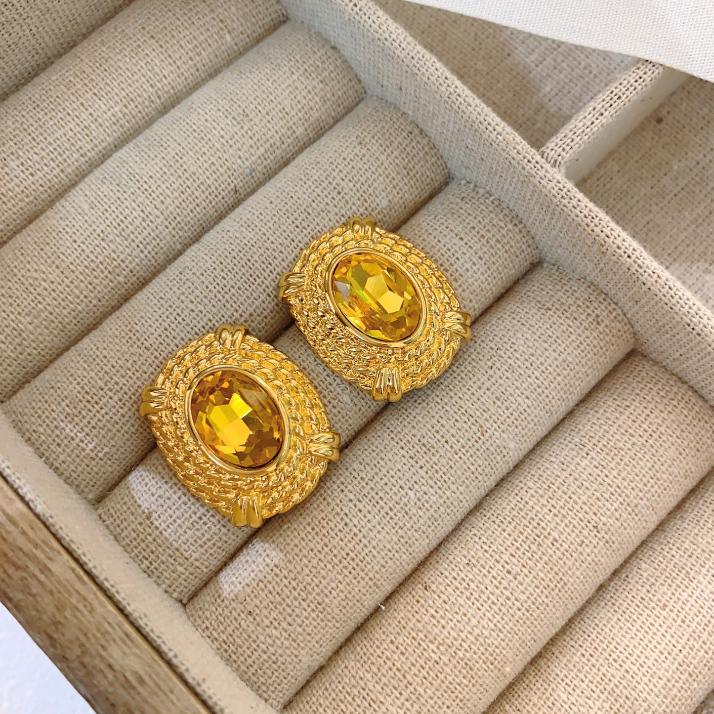 Hochwertige, anmutige Retro-Minority-Ohrringe mit Metall-Strasssteinen