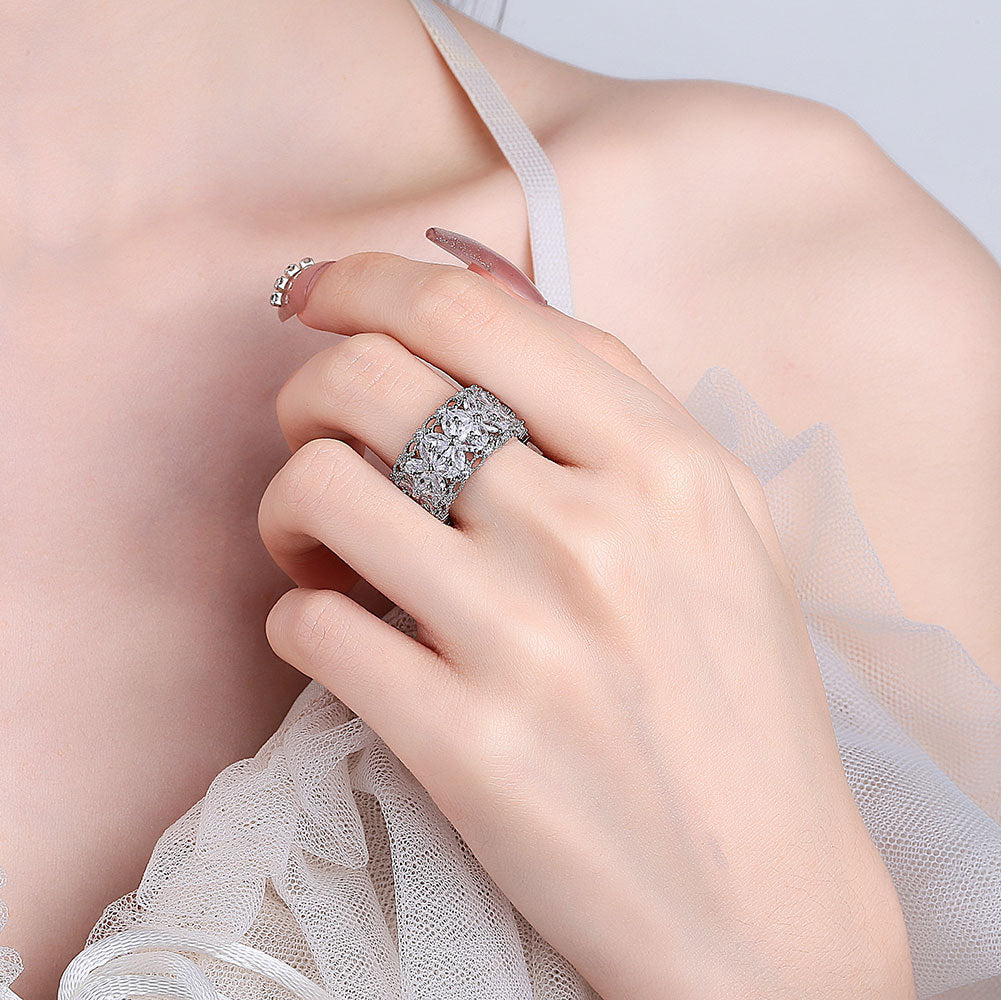 Design Flower Zircon Female Light Luxury Rings