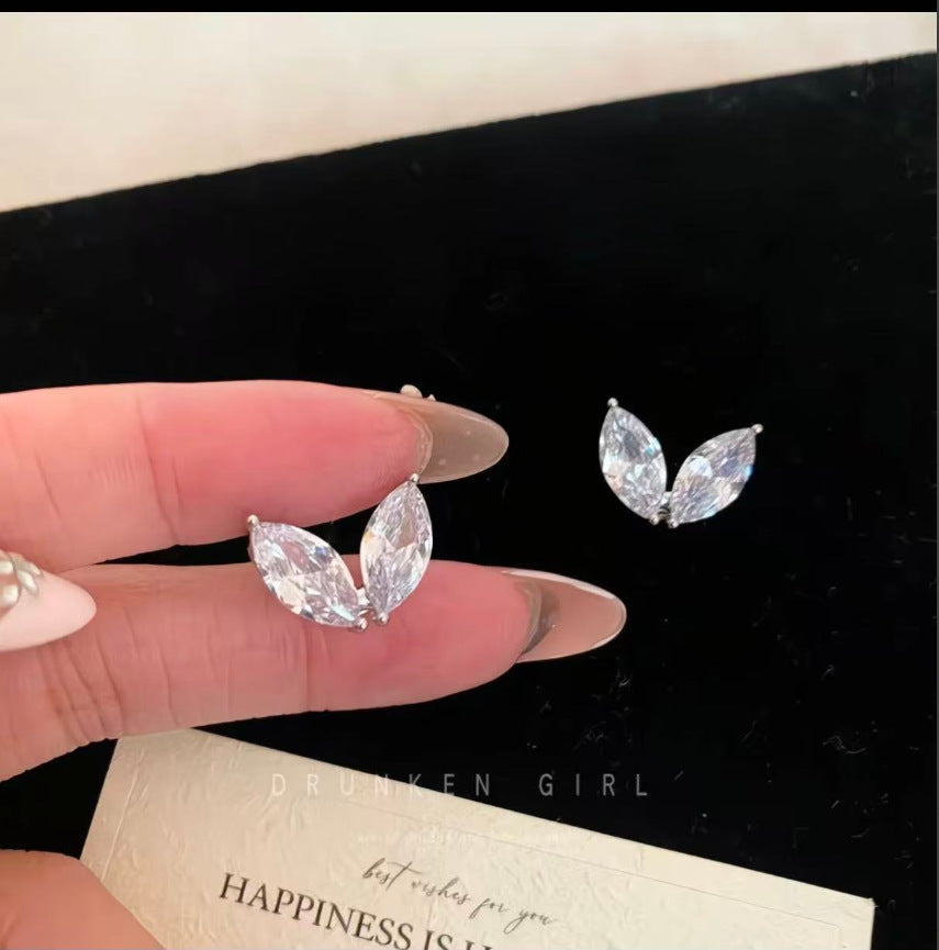 Entry Lux Horse Eye Diamond Female Ear Clip