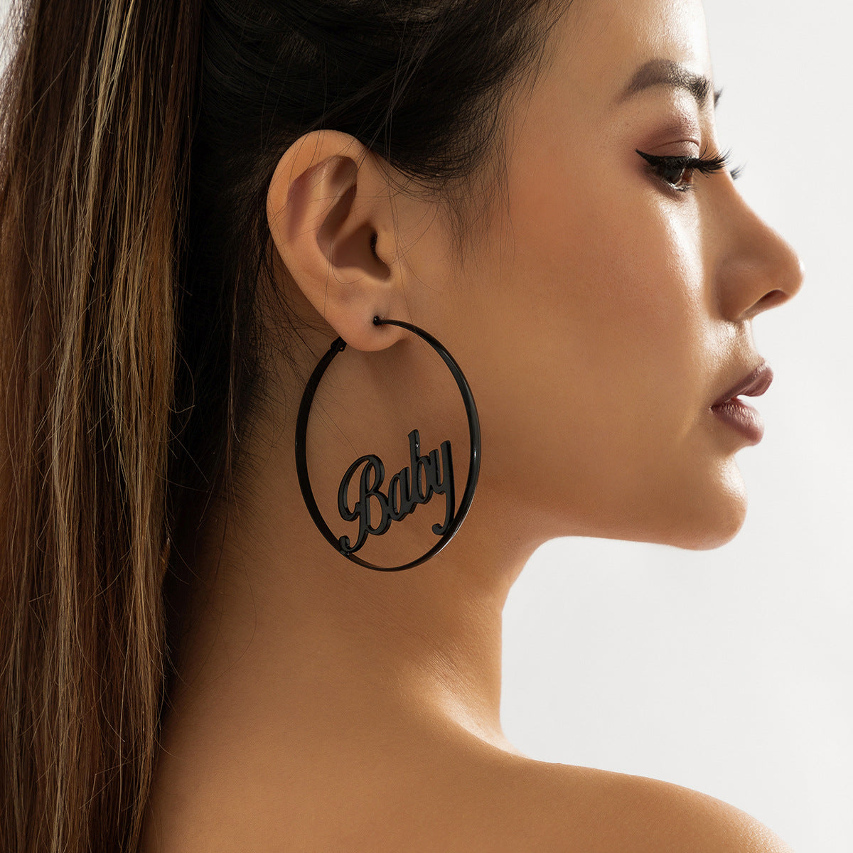 Damen-Accessoires, hochkarätige Retro-Hohlgeometrie-einfache Ohrringe