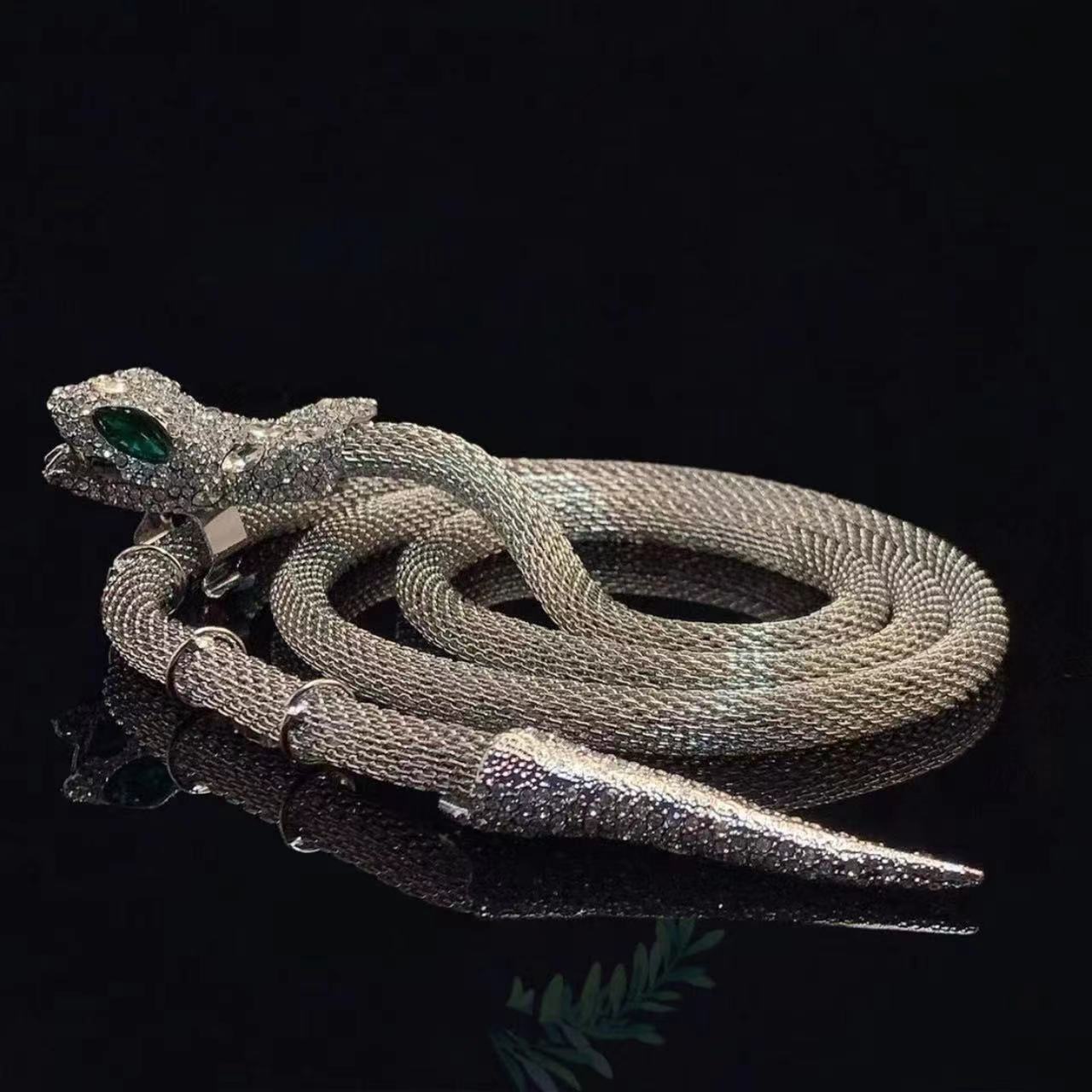 Colliers de clavicule de haute qualité de conception féminine de gland en forme de serpent