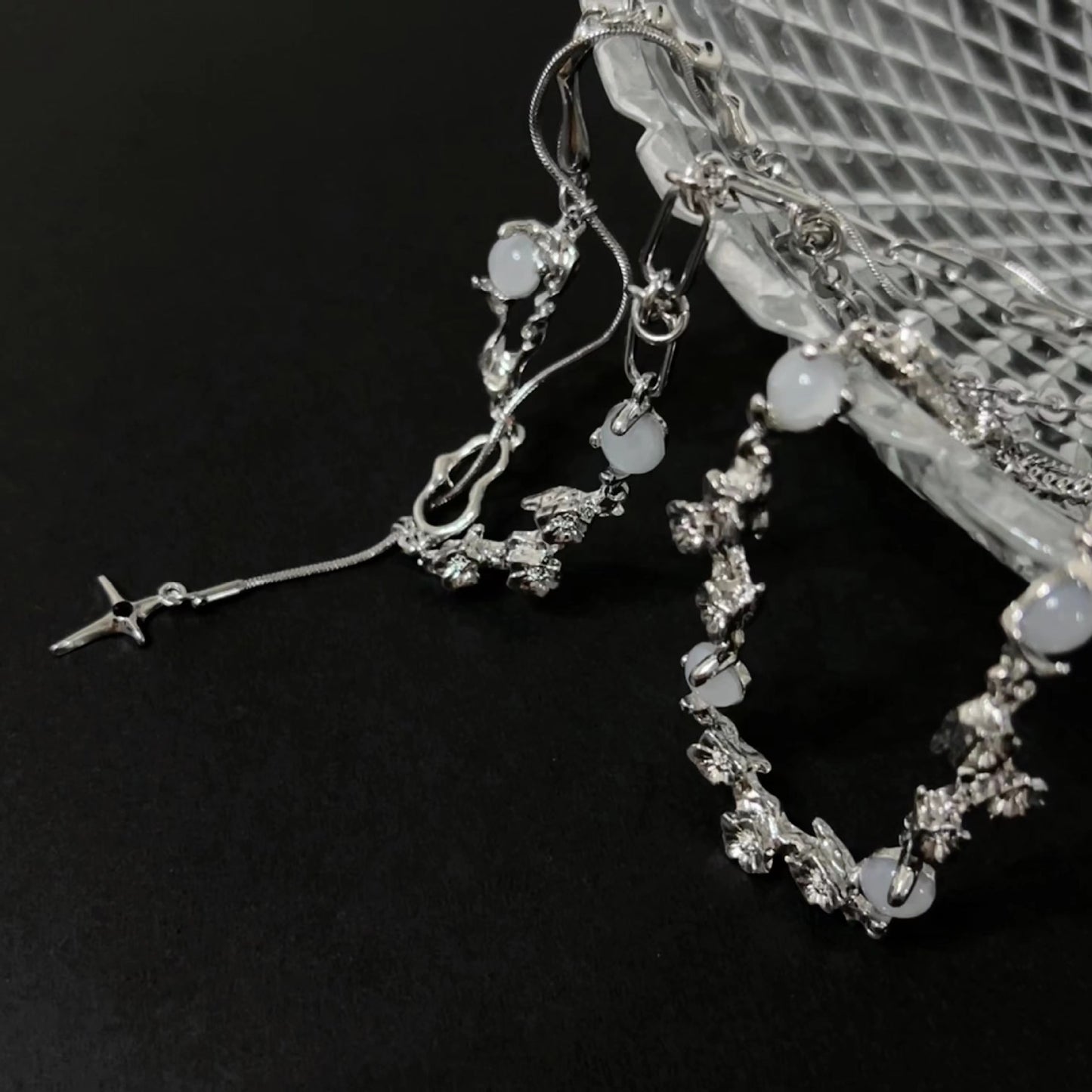 Colliers spéciaux de conception féminine en pierre de lune à motif de Texture