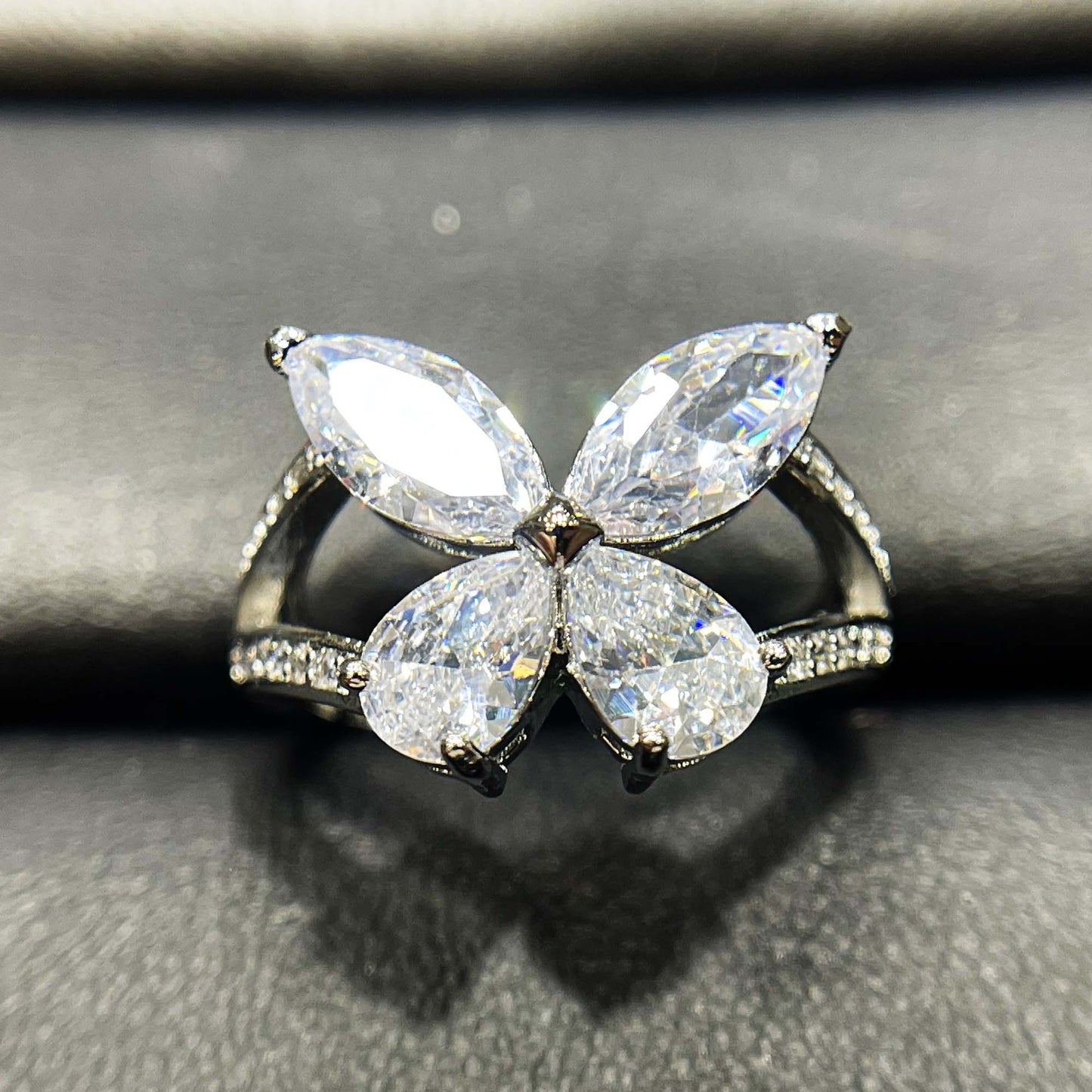 Bagues hautes en Carat de Moissanite importées pour femmes, Imitation de papillon en direct, diffusion en direct