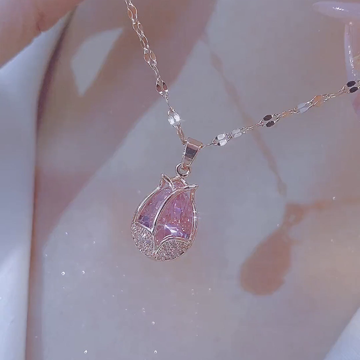 Colliers Mori avec pendentif léger et Design de luxe, intérêt spécial