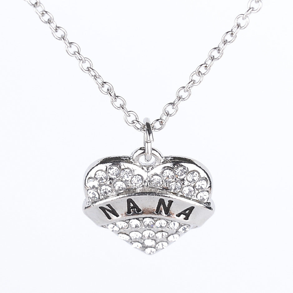 Colliers avec lettres simples et membres de la famille, pleins de diamants
