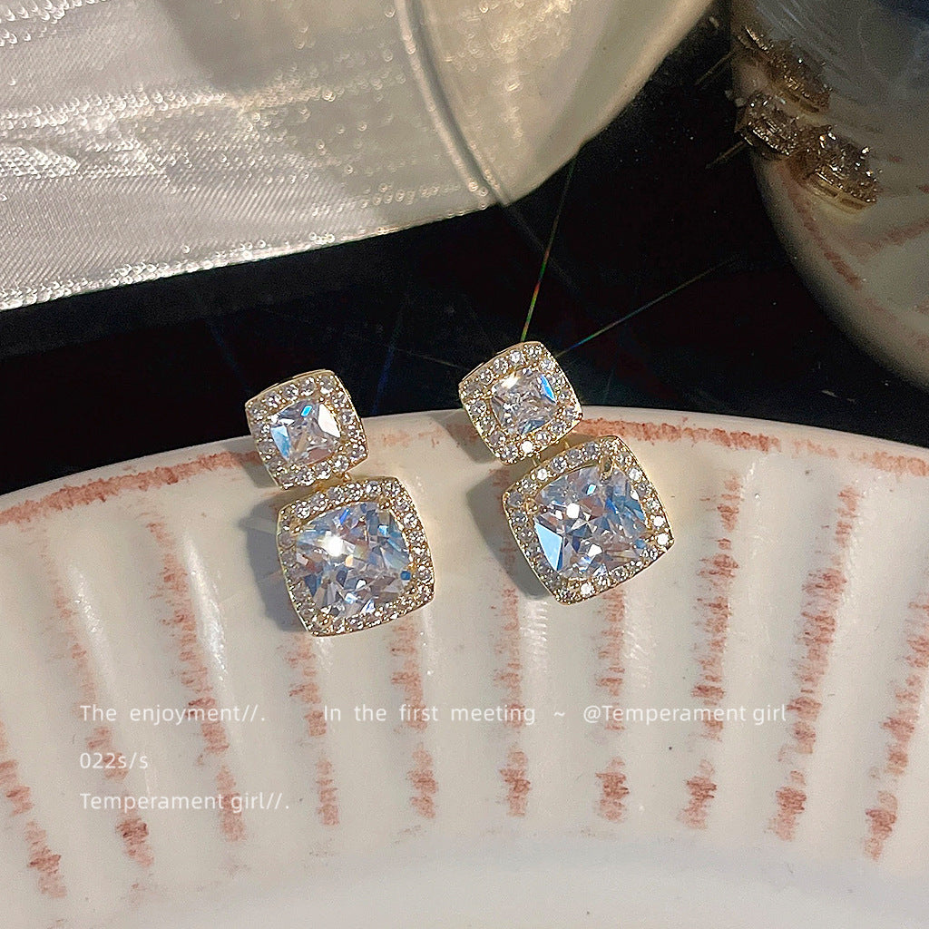 Boucles d'oreilles carrées simples plaquées aiguille en argent de haute qualité en Zircon