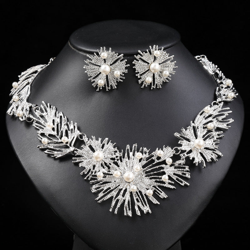 Suit Geometric Retro Exaggerated Alloy Inlaid Necklaces