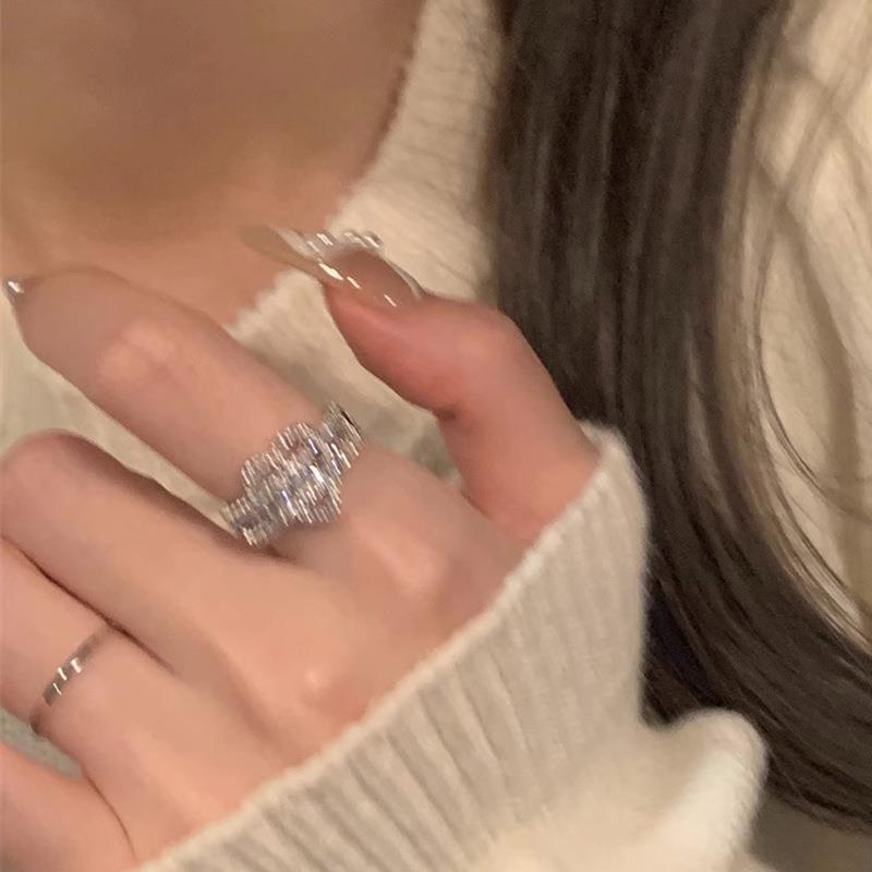 Liebevolles Herz Zirkon Exquisiter weiblicher kalter Stil Mode personalisierte Ringe