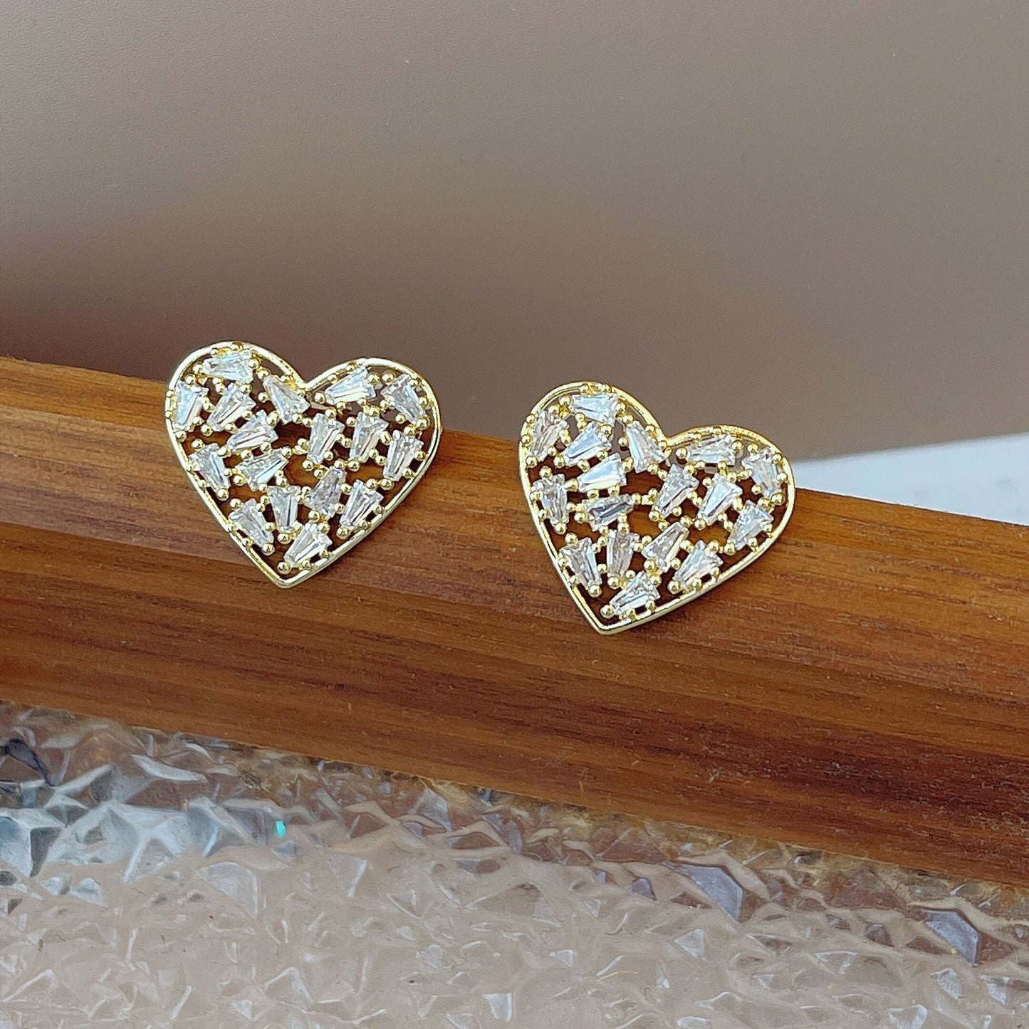 Women's Exquisite High-grade Simple Golden Heart-shaped Zircon For Sweet Earrings