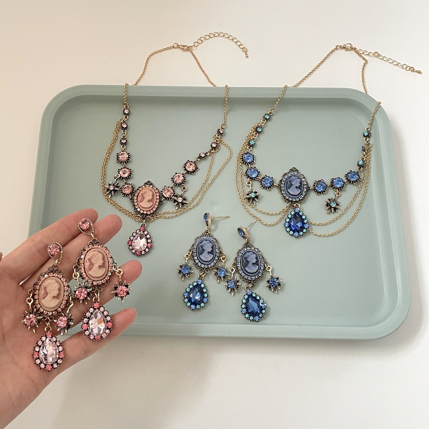 Retro Baroque Badge Barrettes Avatar Tassel Earrings
