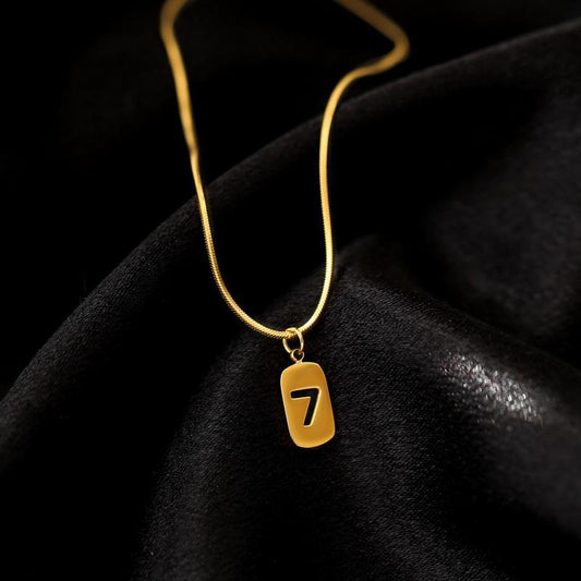 Colliers numériques féminins avec petite chaîne de clavicule en or