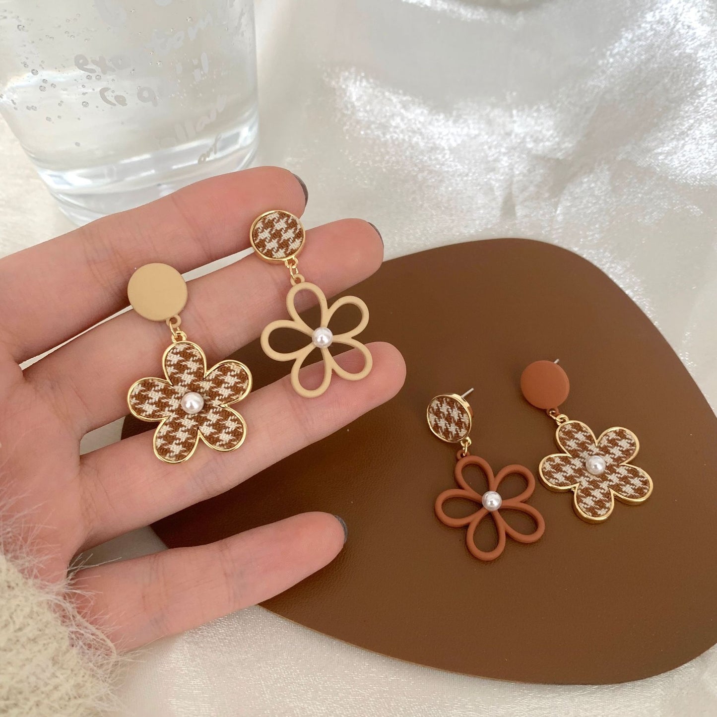 Sier Needle Flower Brown Sweater Matching Earrings