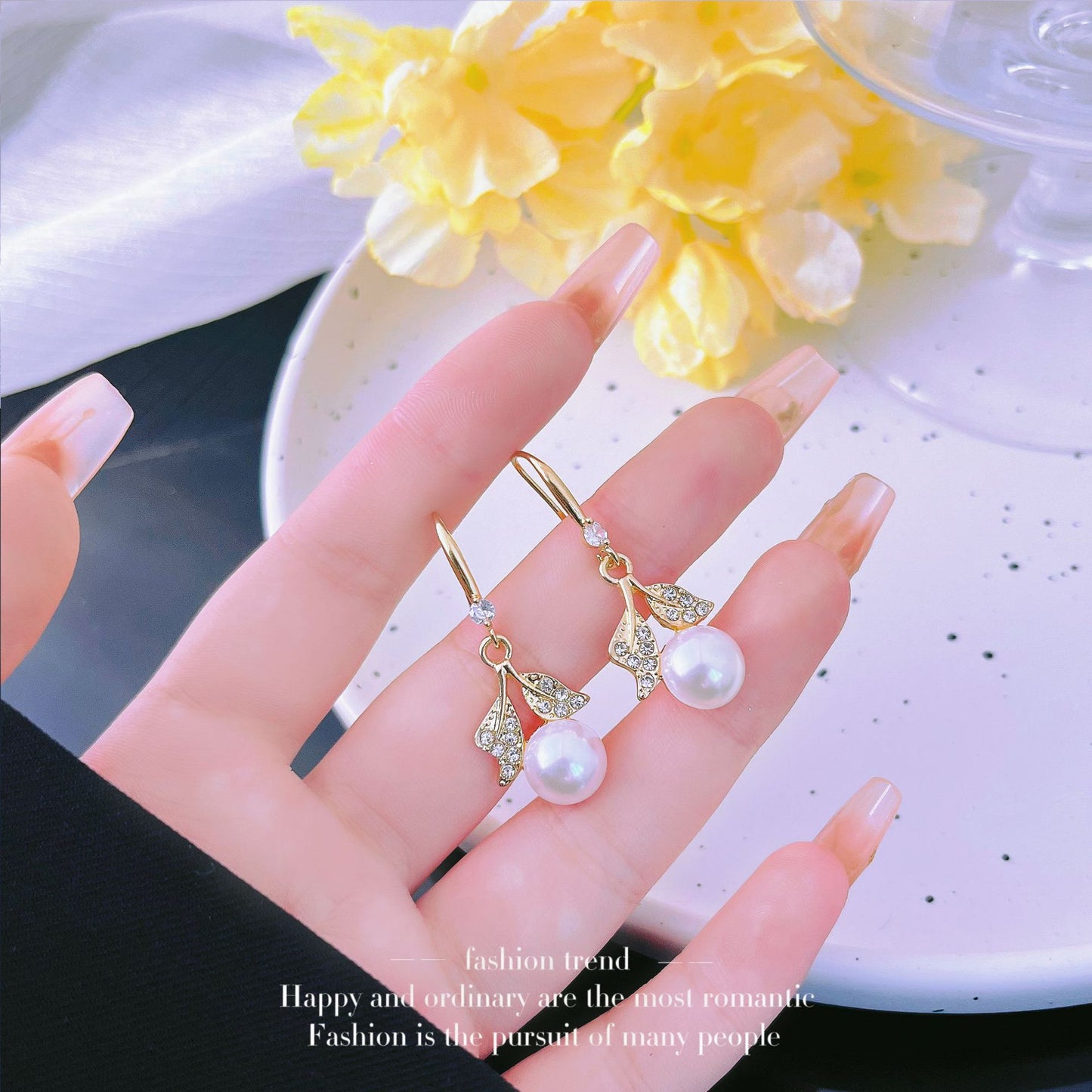 Luxury Full Diamond Leaf Pearl Ear Hook Fashion Dignified Earrings