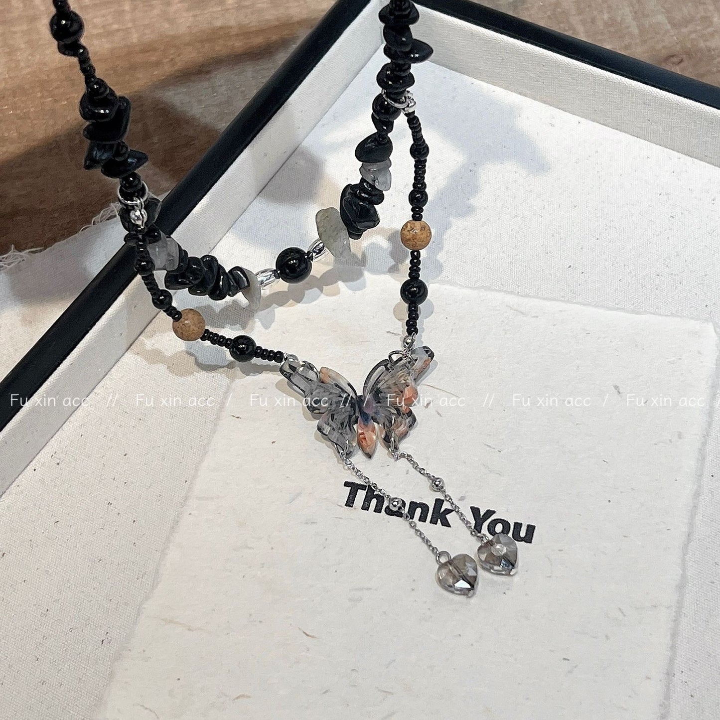 Colliers longs papillon de luxe léger en perles de pierre