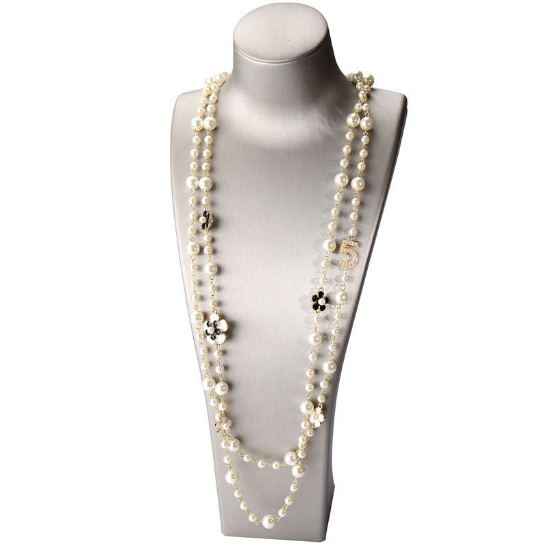 Colliers de flocon de neige avec perles et chiffres dorés de style classique