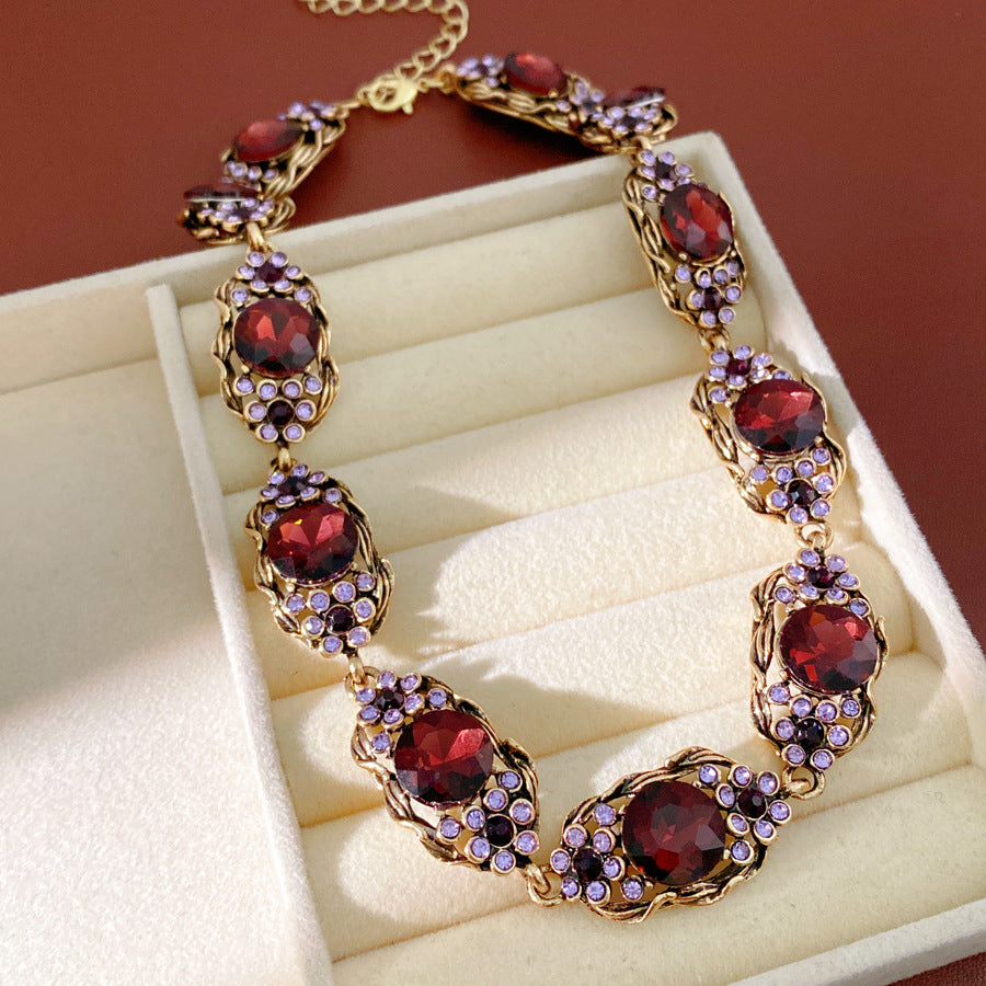 Women's Oval Retro Exquisite Clavicle Chain High-grade Light Luxury Jewelry Set