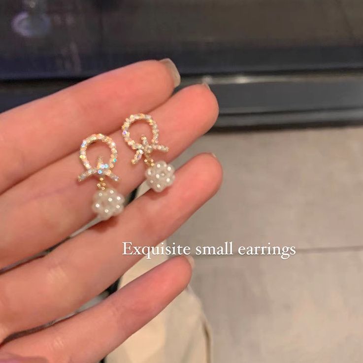 Women's French Style Classic Pearl Temperament Entry Lux High Sense Ear Stud Earrings