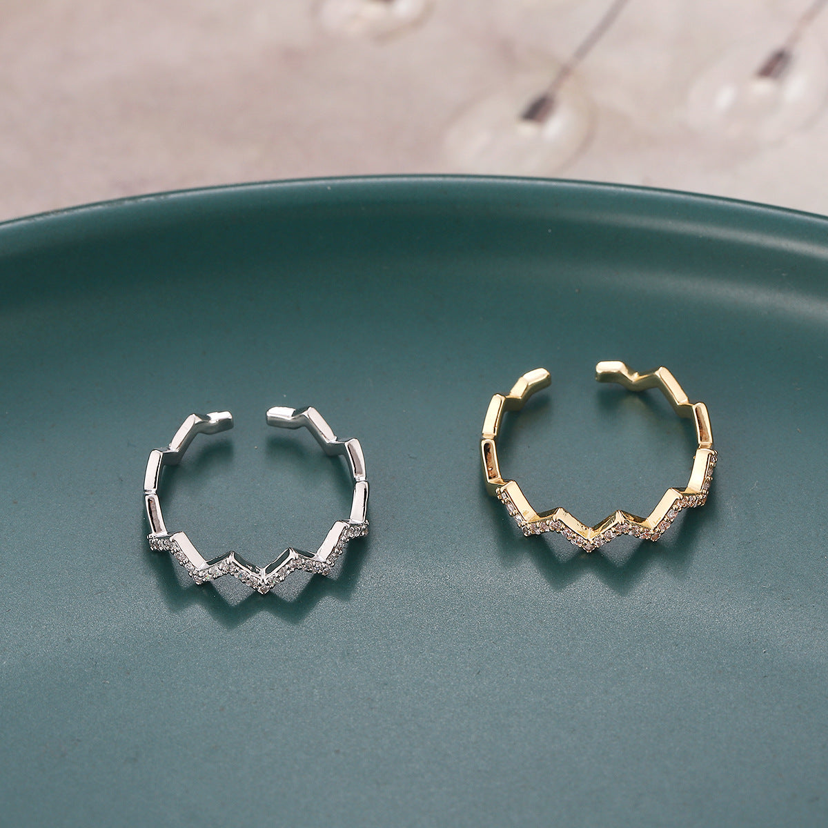 Single-layer Wave Z-shaped Micro Inlaid Zircon Temperament Rings