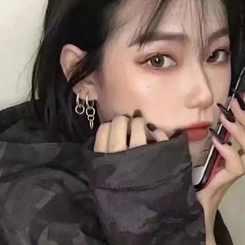 Asymmetrische runde Punk-Ohrringe von Idol Intern Wang für Herren