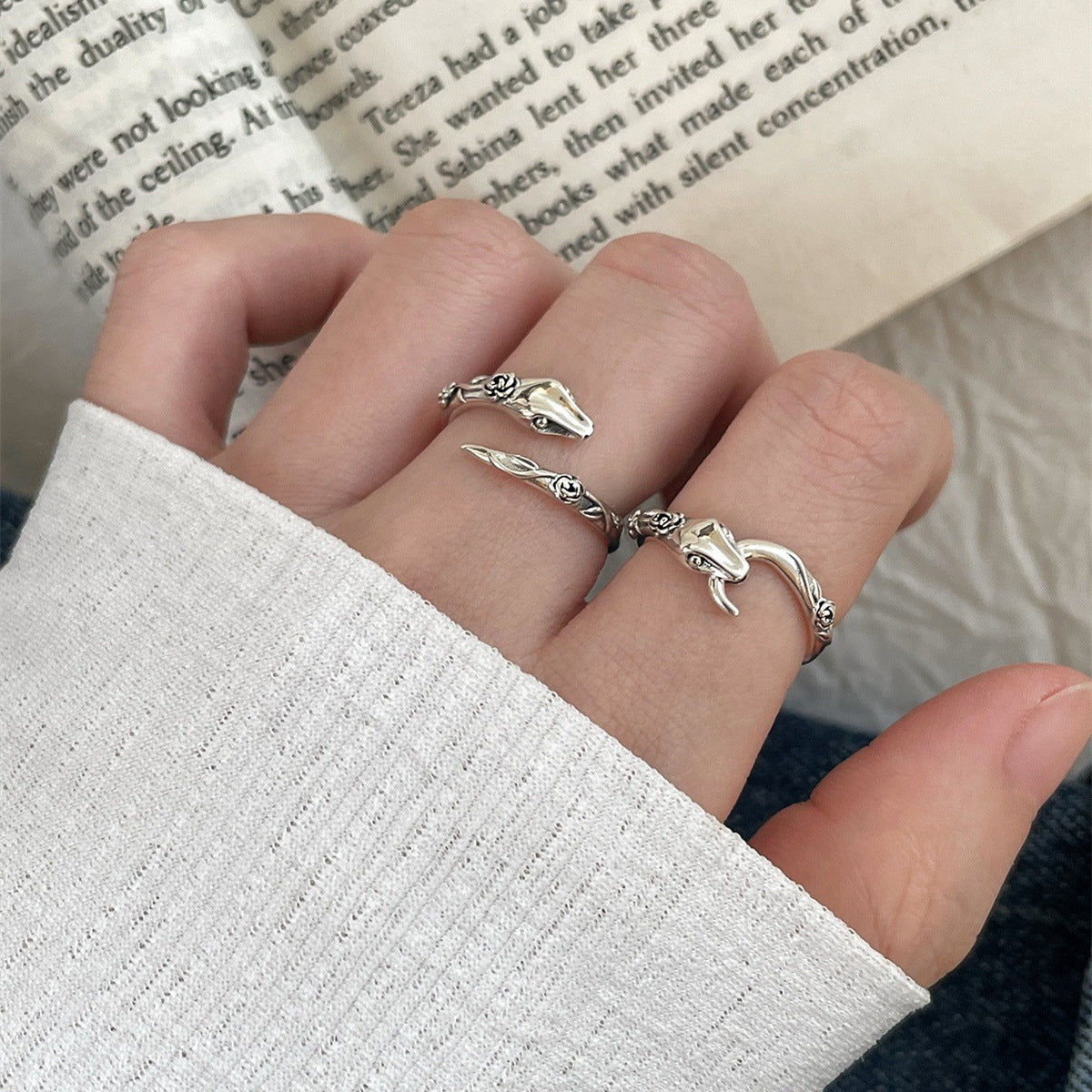 Snake Female Retro Design Minority Fashion Personality Rose Switchable Rings