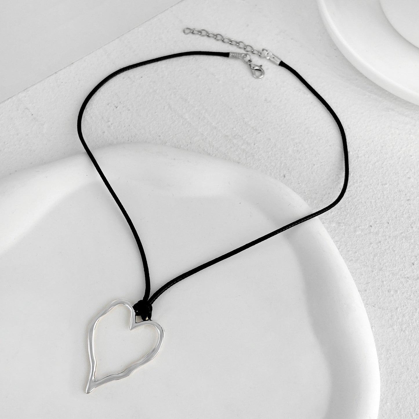 Women's Heart-shaped Hollow Pendant For Simple Geometric Ellipse Necklaces