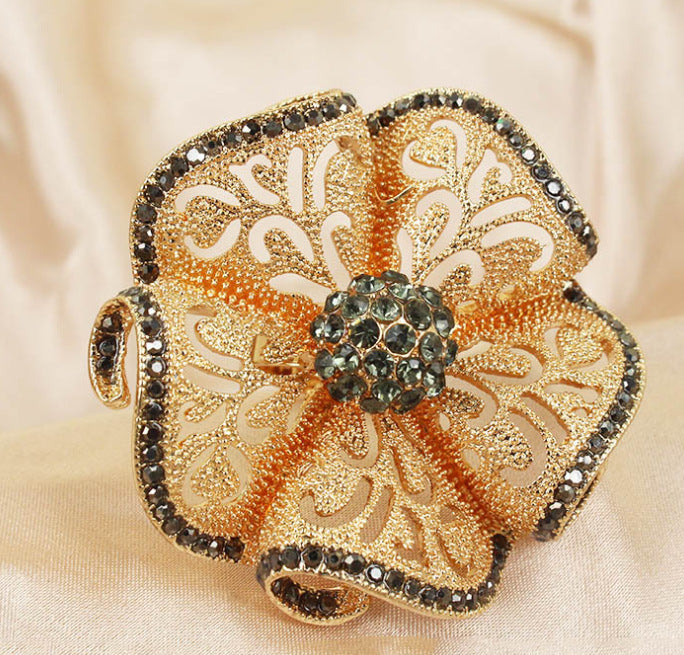 Fashion Exaggerated Open Three-dimensional Noble Elegance Retro Hollow Jeweled Flower Rings