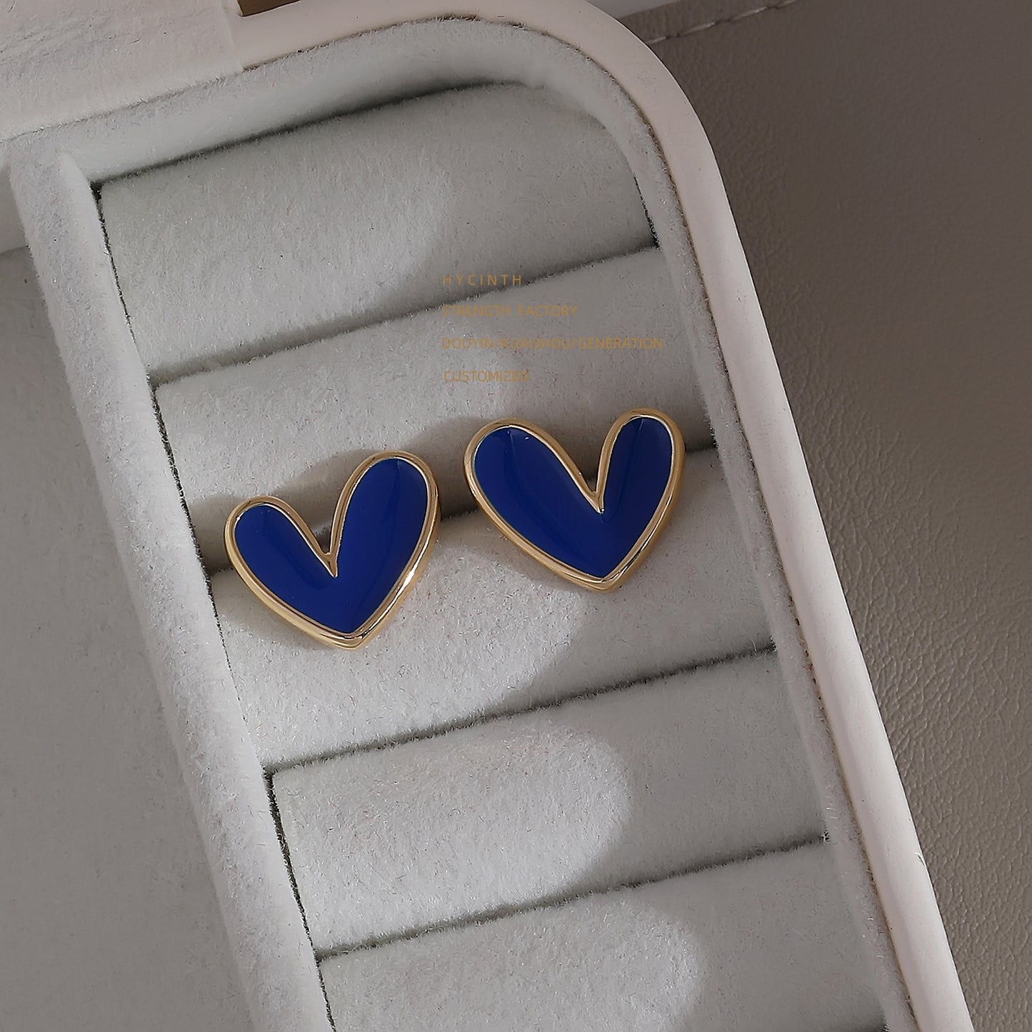 Women's Needle Love Heart Trendy Design High-grade Earrings