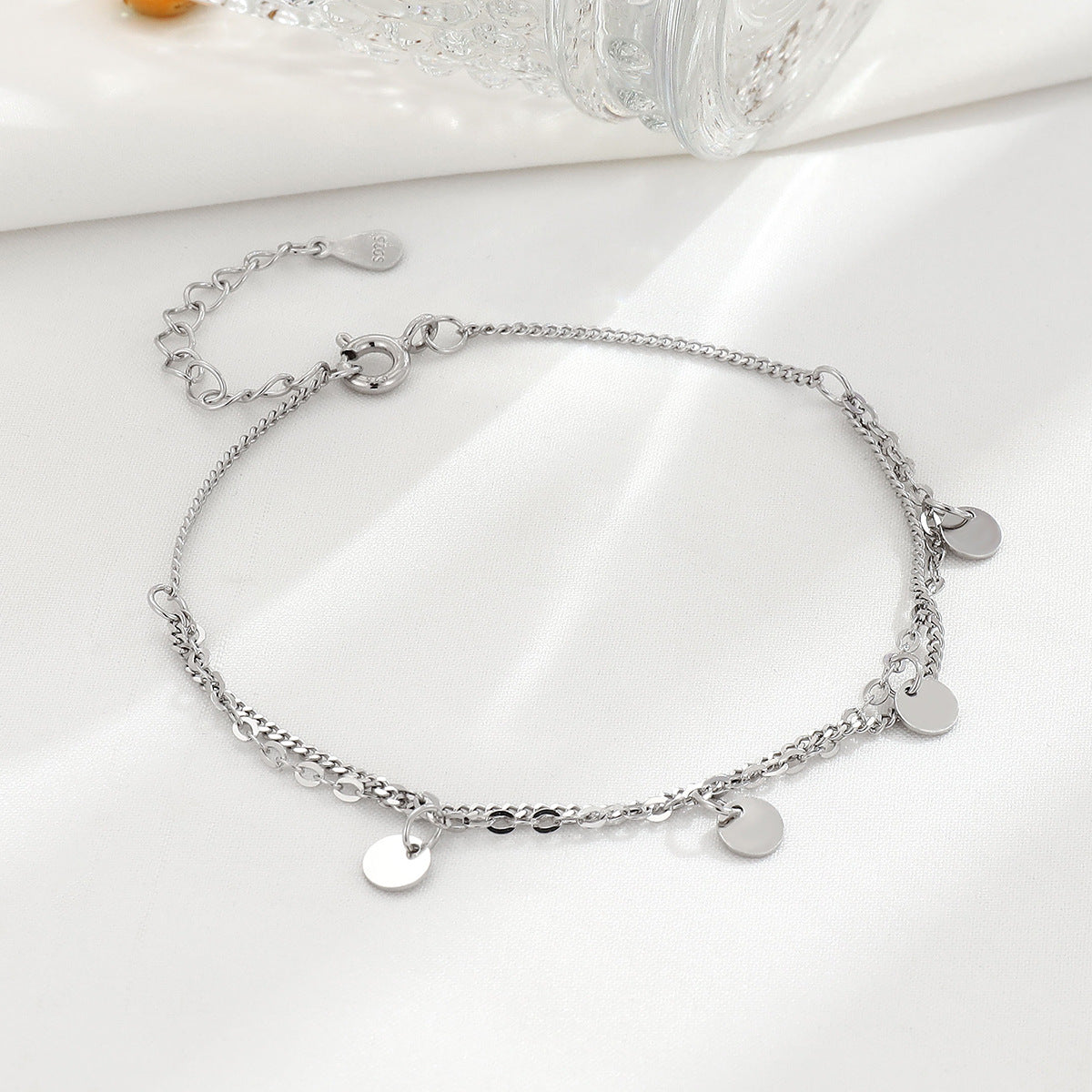Sense Ornament-Armbänder für Damen, leicht, luxuriös und schlicht