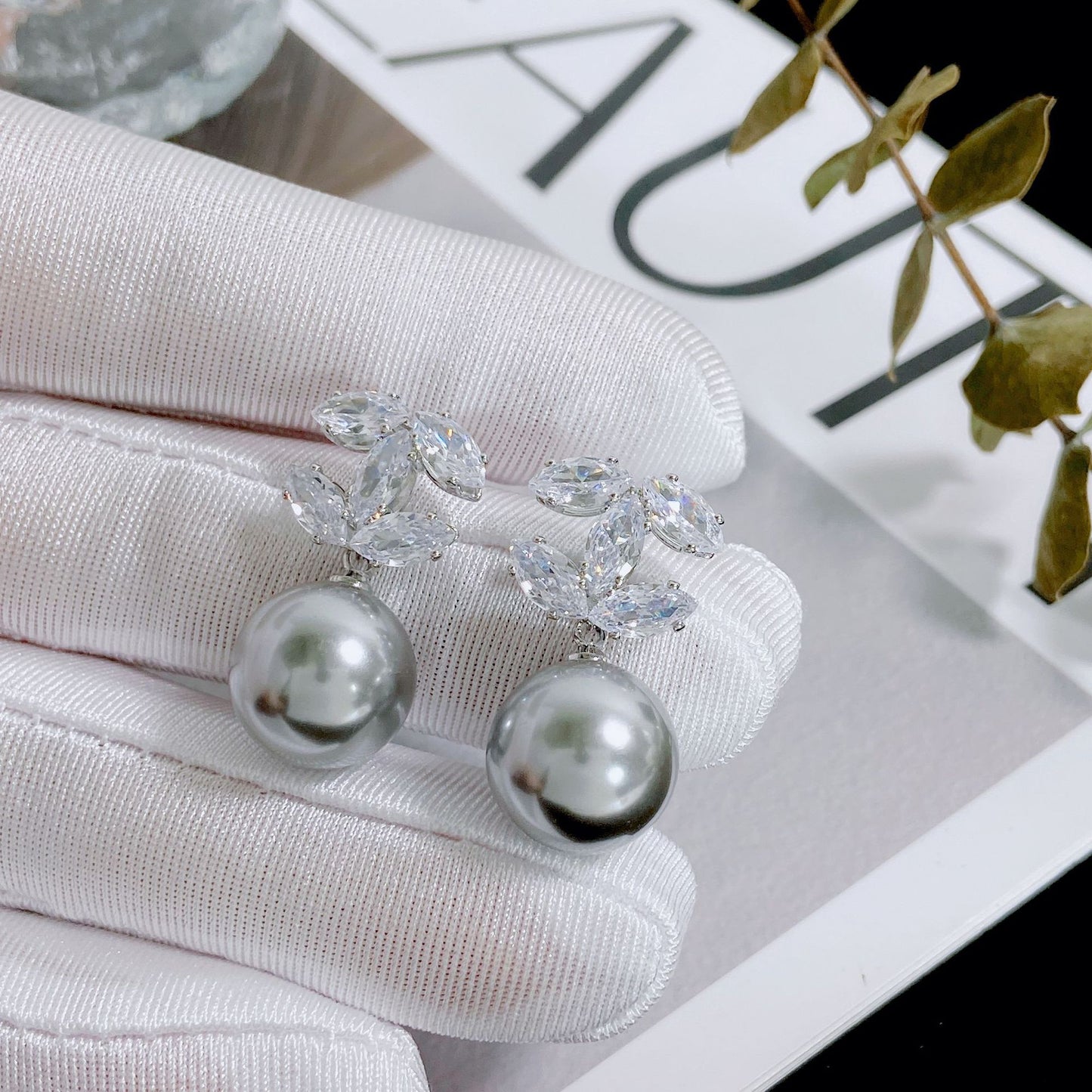 Women's Round Pearl Sterling Sier Needle Exquisite Earrings