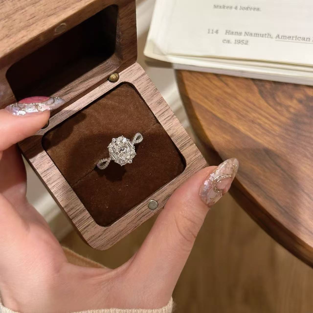 Fireworks Luxury Inlaid Big Diamond Female Advanced Light Minority Exquisite Ring