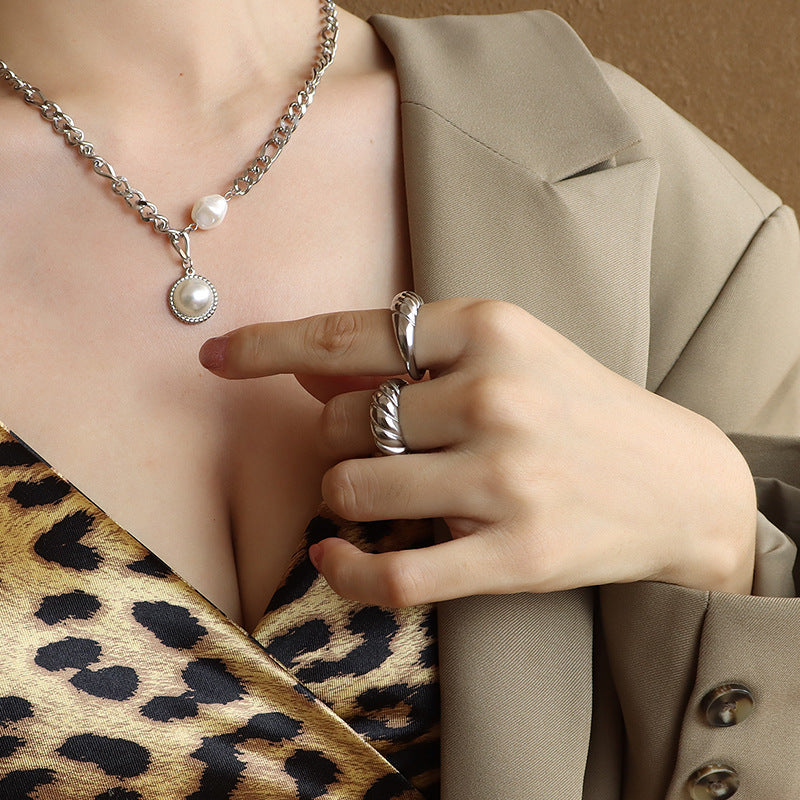 Retro schwere Flanke aus Fadenguss-Kleinfingerringen
