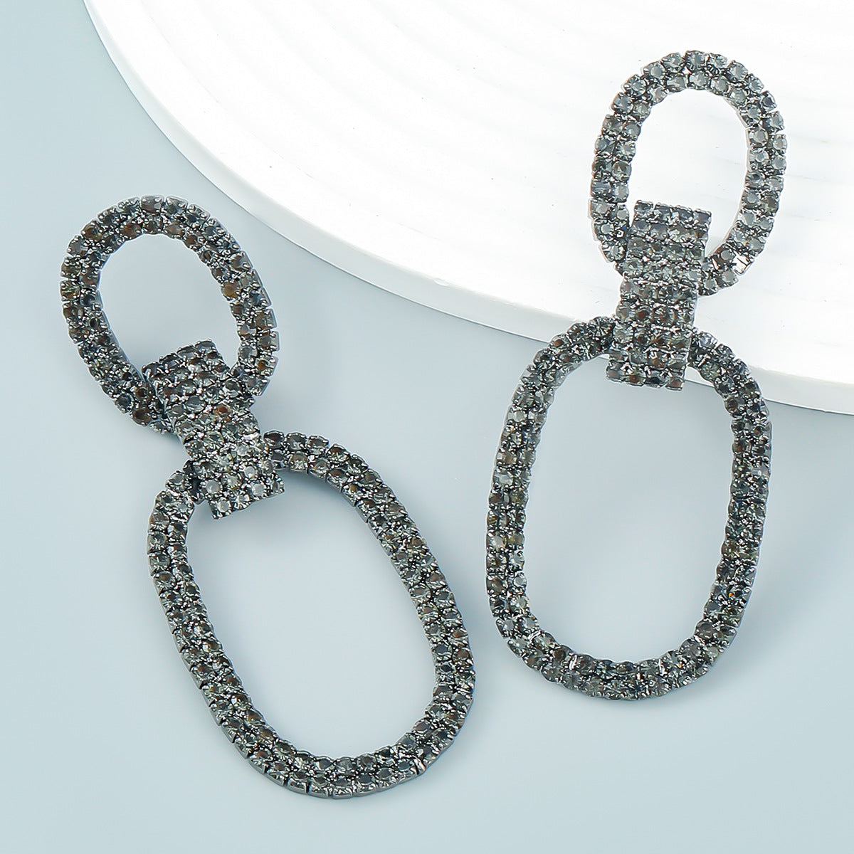 Women's Super Flash Claw Chain Alloy Oval Earrings